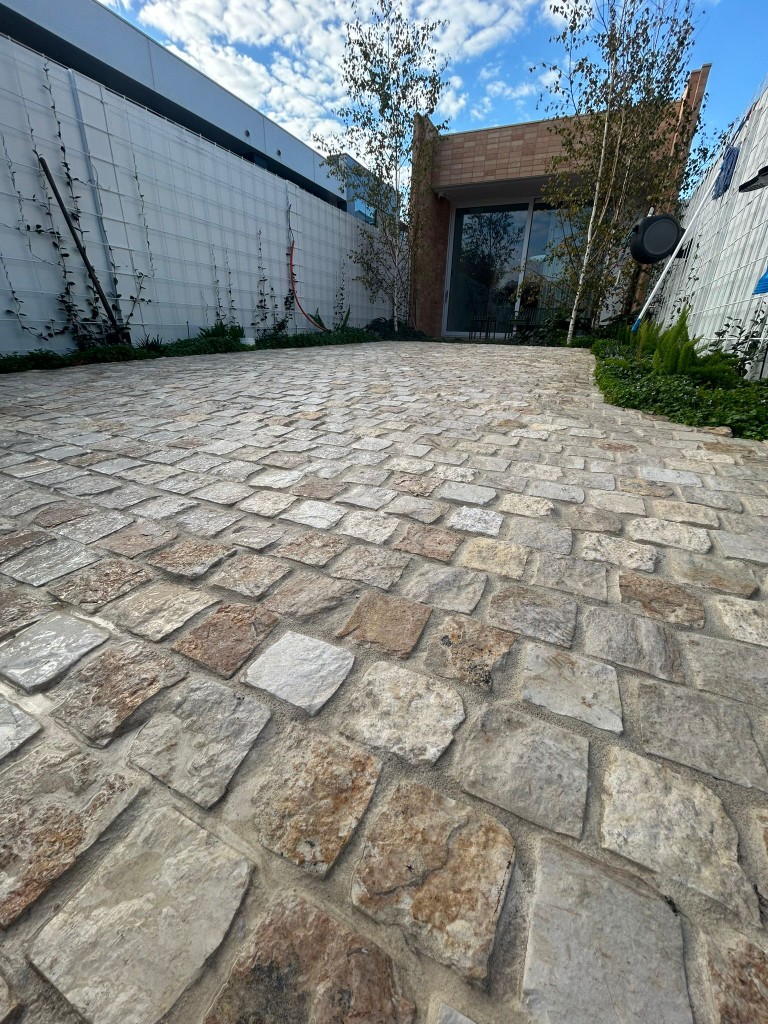 Cobblestone driveway with reclaimed sandstone setts at residential entry